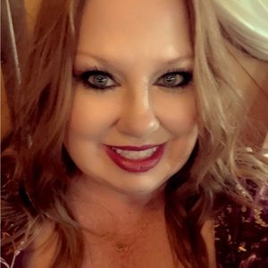 Meet your Posher, Tammy Darline 💞